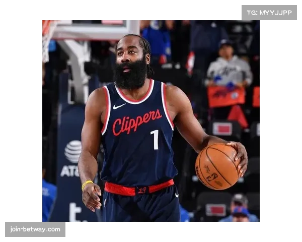 哈登手感火热三分如雨 单场命中五记三分率队豪取胜利